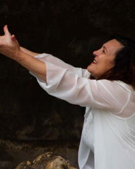 Esther Abellán actuando en Alicante 