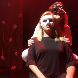 Esther Abellán interpretando 