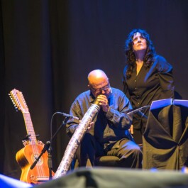 Esther Abellán representando Patria Desaparecida con Nello Chiuminatto